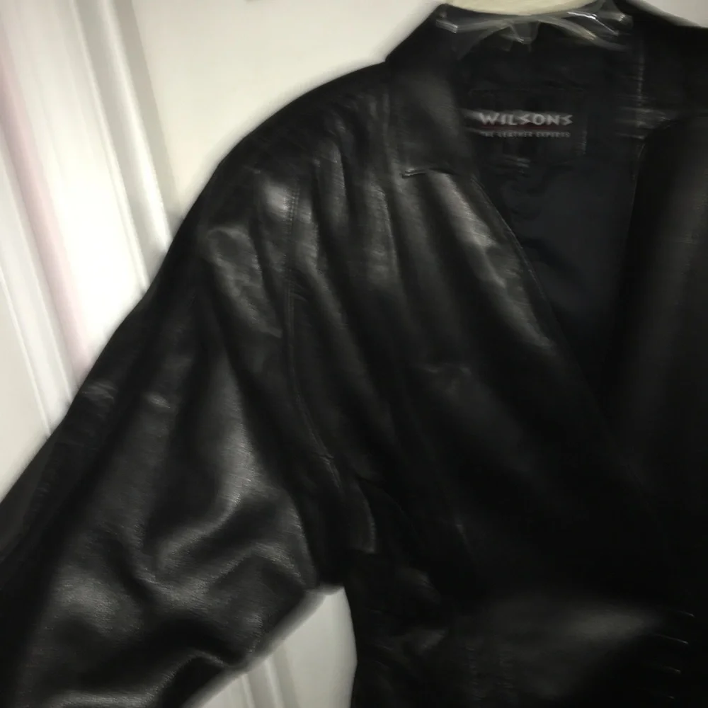 Wilson’s Leather form fitting jacket - Picture 9 of 10